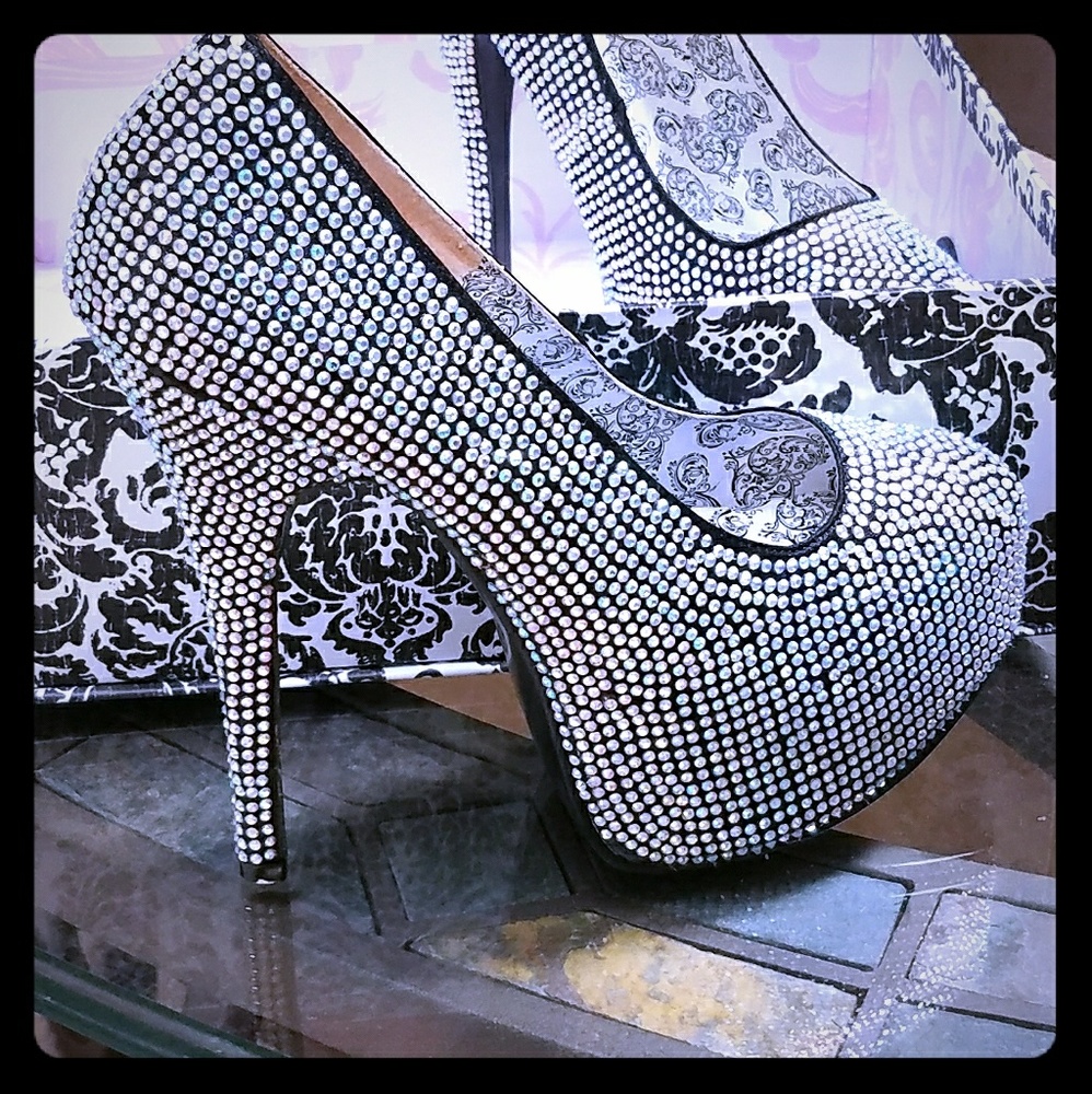 EUC Sparkling Pin-up Heels🦄
